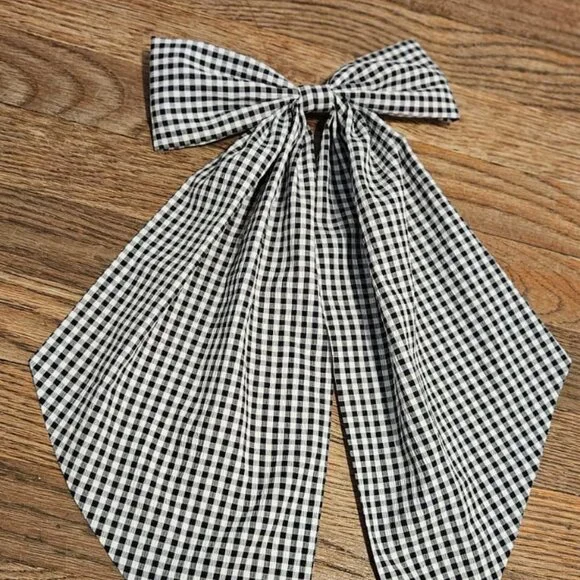 Urban Outfitters Bow Clip - Picture 2 of 3
